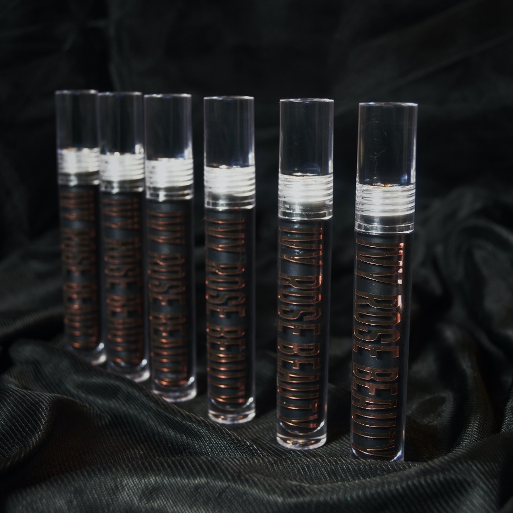 Silhouette Vegan Lipgloss - A Sheer Black Gloss